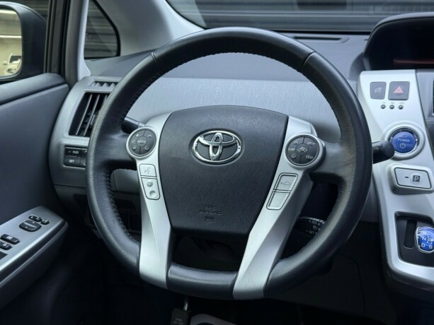 toyota-prius-seven-elektrisitetbensin-2015-big-12