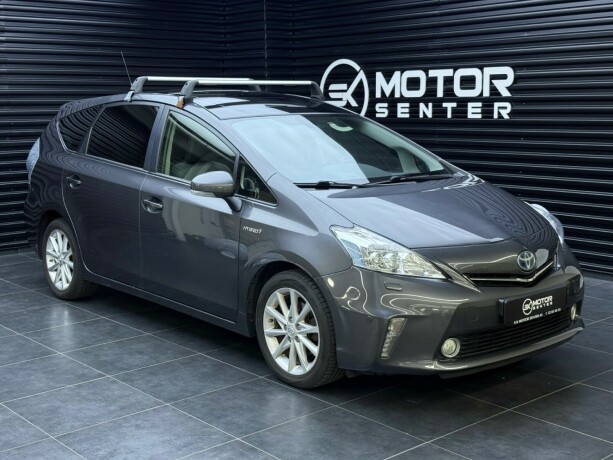 toyota-prius-seven-elektrisitetbensin-2015-big-0