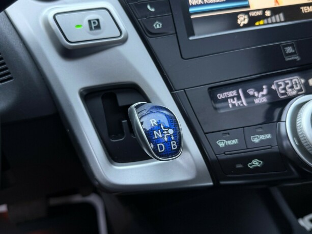 toyota-prius-seven-elektrisitetbensin-2015-big-24