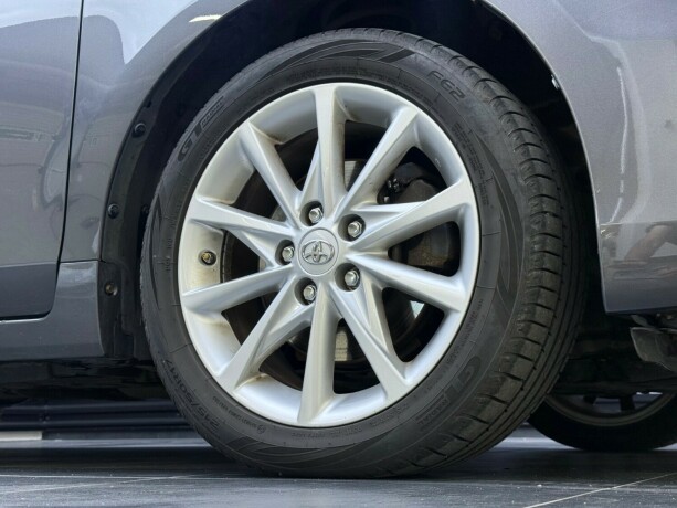 toyota-prius-seven-elektrisitetbensin-2015-big-7