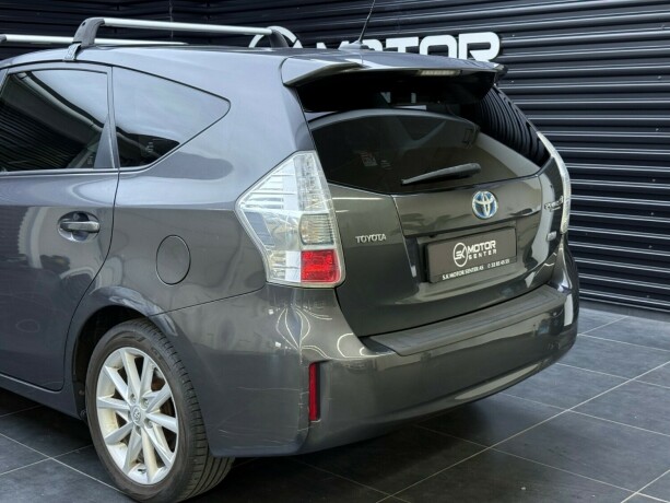 toyota-prius-seven-elektrisitetbensin-2015-big-5