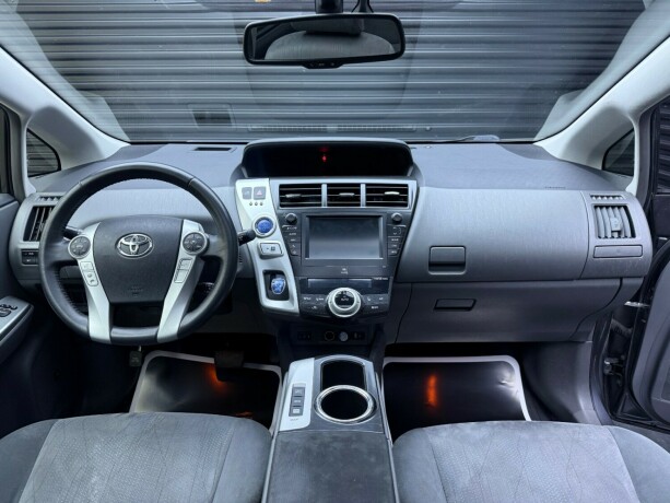 toyota-prius-seven-elektrisitetbensin-2015-big-9