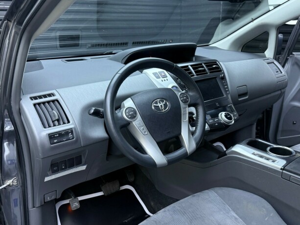 toyota-prius-seven-elektrisitetbensin-2015-big-10