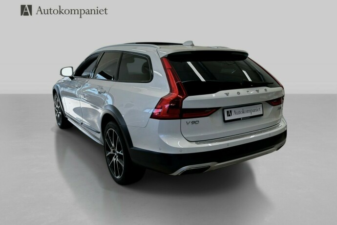 volvo-v90-cross-country-diesel-2017-big-3