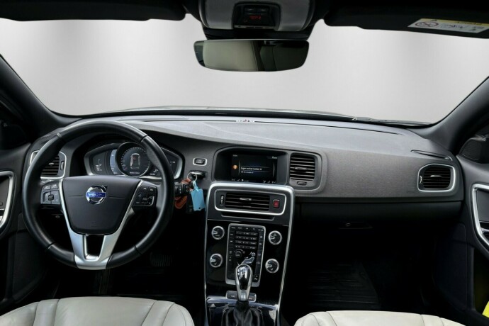 volvo-v60-elektrisitetdiesel-2017-big-15