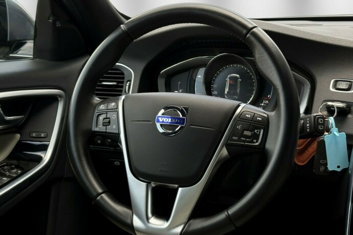 volvo-v60-elektrisitetdiesel-2017-big-16