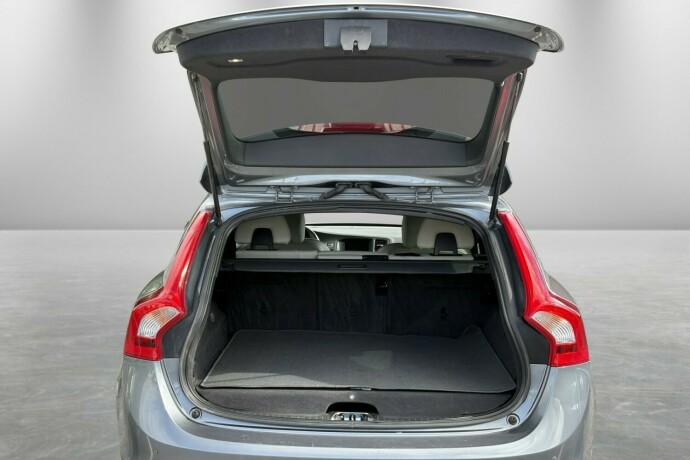 volvo-v60-elektrisitetdiesel-2017-big-10