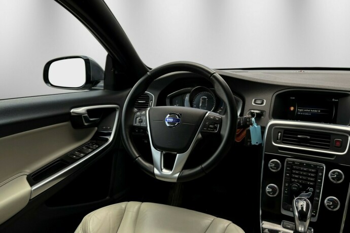 volvo-v60-elektrisitetdiesel-2017-big-14