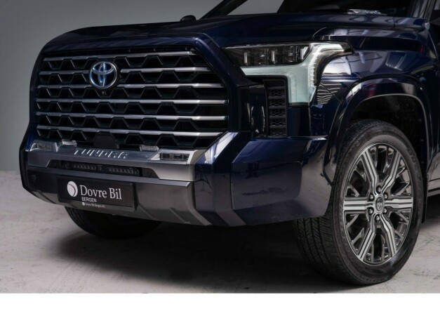 toyota-tundra-bensin-2022-big-1