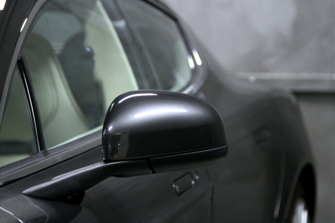 aston-martin-rapide-bensin-2010-big-22