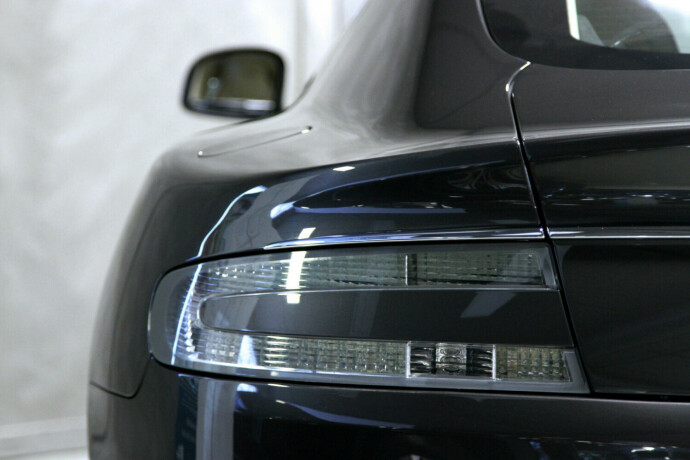 aston-martin-rapide-bensin-2010-big-27