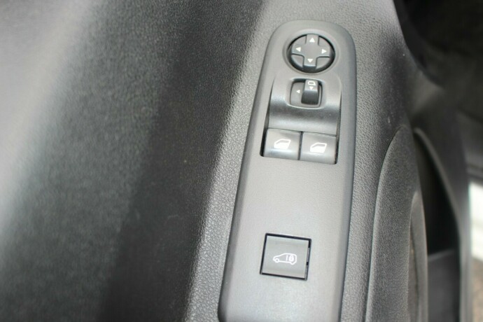 peugeot-partner-diesel-2020-big-8