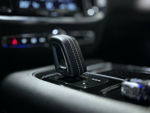 volvo-s60-plug-in-petrol-2020-big-17