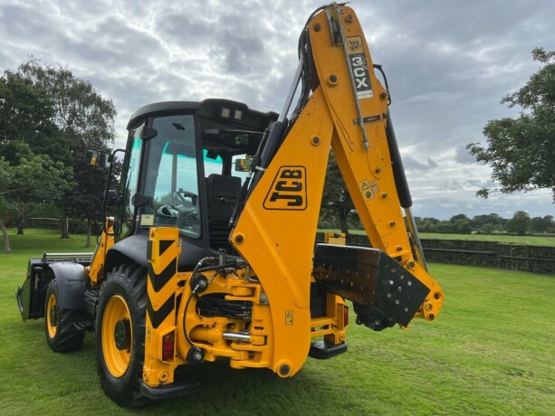 2010-jcb-3cx-traktorgraver-gravemaskin-big-10