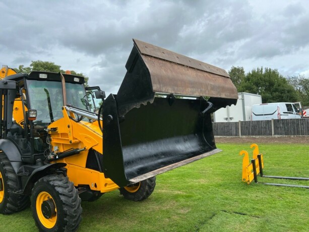 2010-jcb-3cx-traktorgraver-gravemaskin-big-11