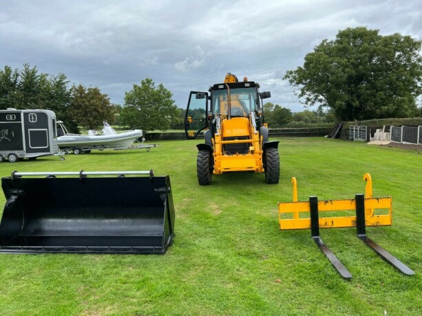 2010-jcb-3cx-traktorgraver-gravemaskin-big-1