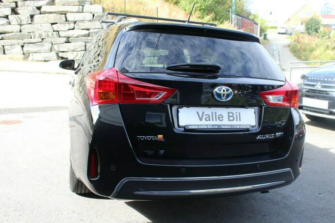 toyota-auris-elektrisitetbensin-2015-big-2