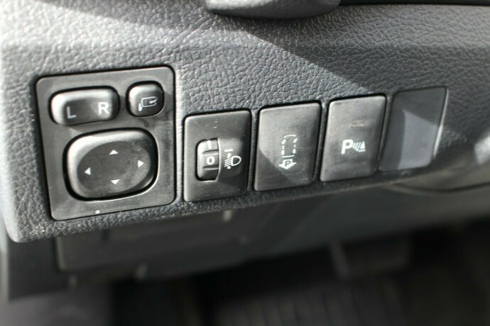 toyota-auris-elektrisitetbensin-2015-big-9