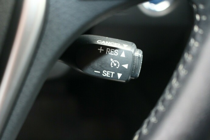 toyota-auris-elektrisitetbensin-2015-big-11