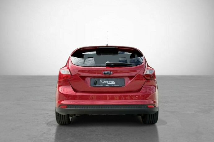 ford-focus-bensin-2013-big-8