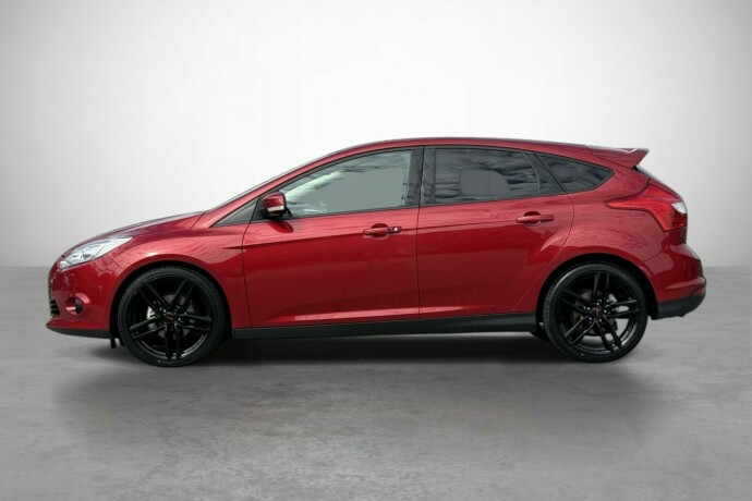 ford-focus-bensin-2013-big-6
