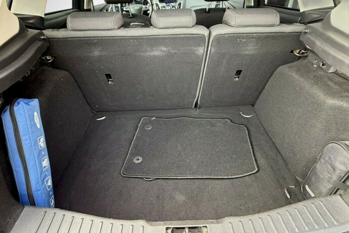 ford-focus-bensin-2013-big-29