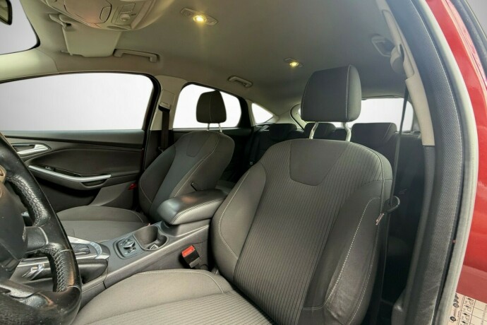 ford-focus-bensin-2013-big-13