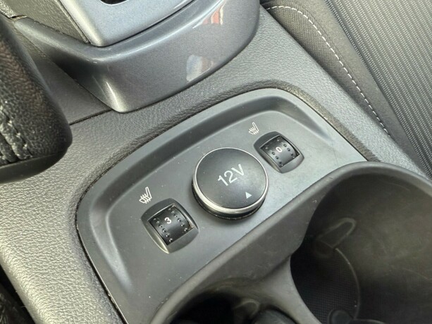 ford-focus-bensin-2013-big-19