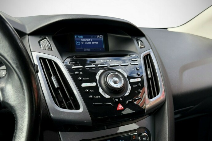 ford-focus-bensin-2013-big-21