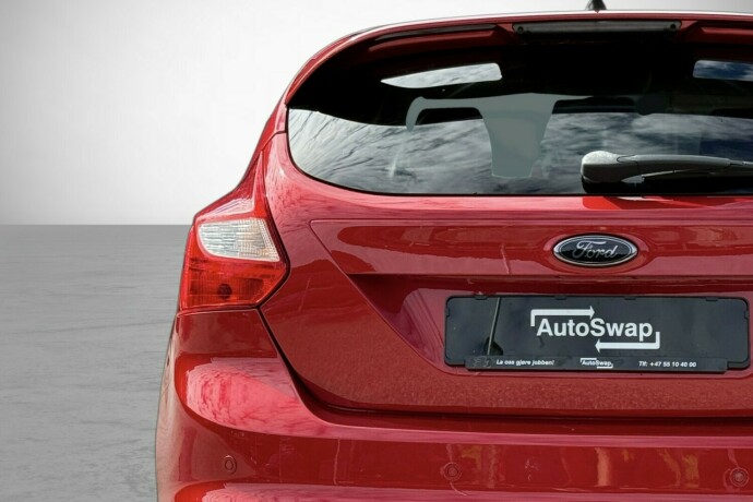ford-focus-bensin-2013-big-9