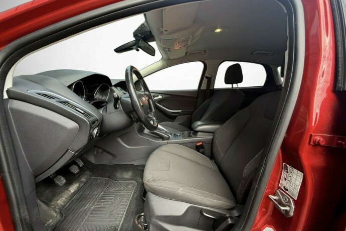 ford-focus-bensin-2013-big-12