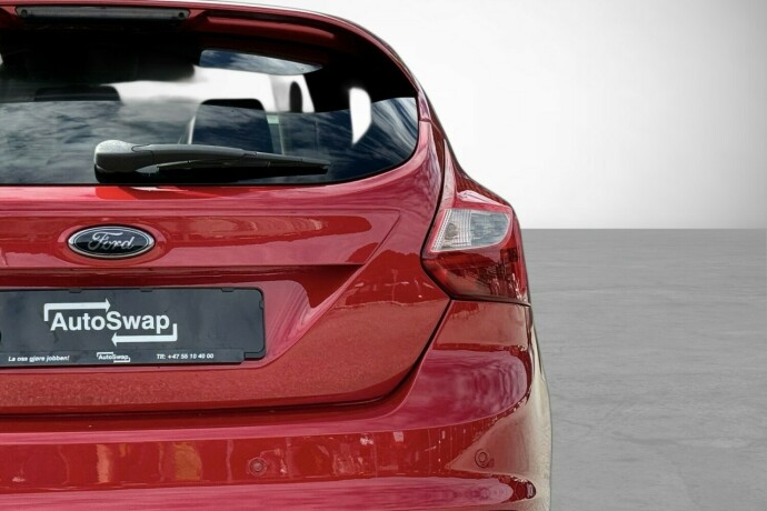 ford-focus-bensin-2013-big-10