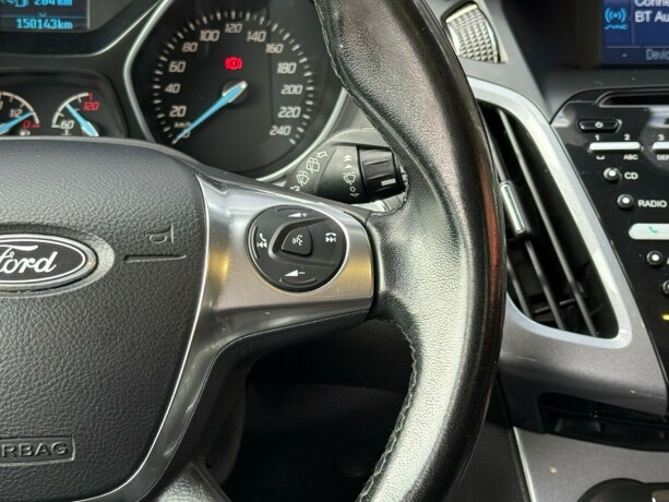 ford-focus-bensin-2013-big-28