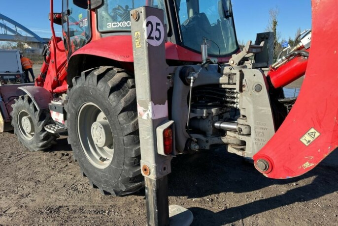 2015-jcb-3cx-traktorgraver-gravemaskin-big-11