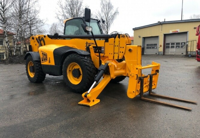 2008-teleskoplaster-jcb-540-170-big-0