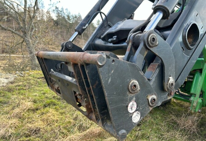 2002-traktor-john-deere-6310-big-7