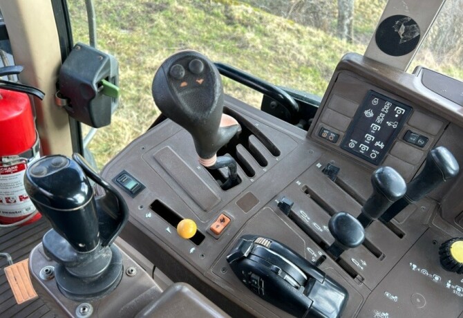 2002-traktor-john-deere-6310-big-13
