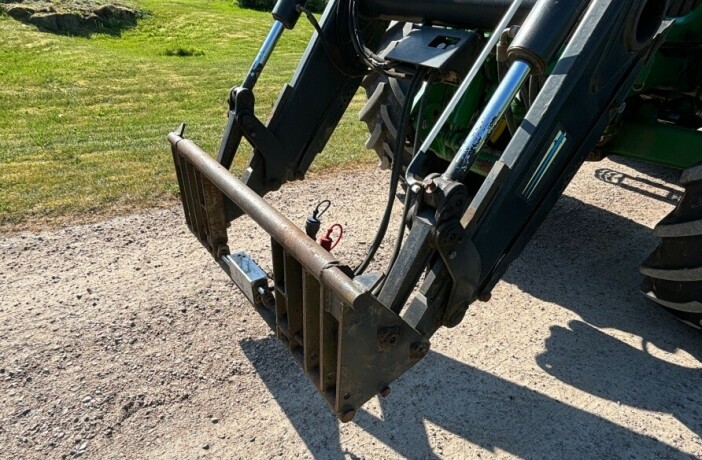 2006-traktor-john-deere-6920-big-4