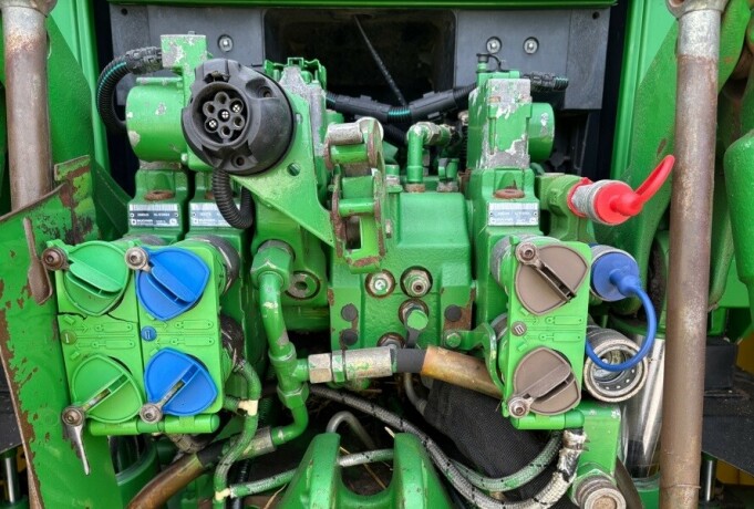 2007-traktor-john-deere-6430-big-8