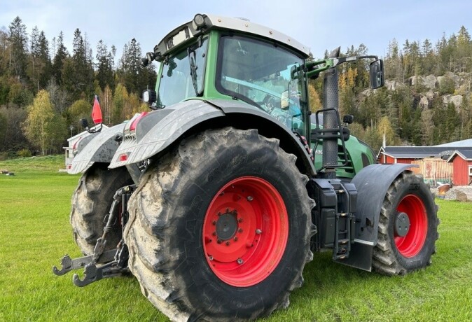 2011-traktor-fendt-930-big-3