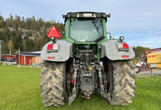 2011-traktor-fendt-930-big-5