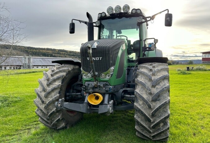 2011-traktor-fendt-930-big-0