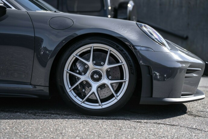 porsche-911-bensin-2025-big-40