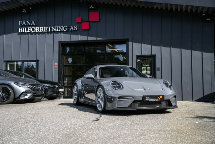 porsche-911-bensin-2025-big-0