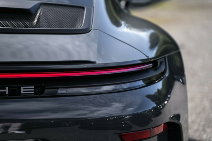 porsche-911-bensin-2025-big-36
