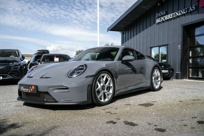 porsche-911-bensin-2025-big-3