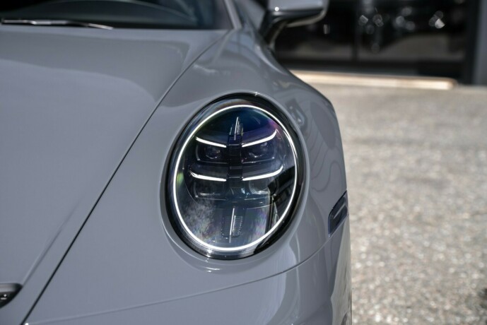 porsche-911-bensin-2025-big-4