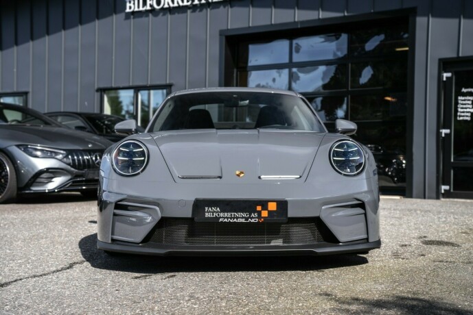 porsche-911-bensin-2025-big-2