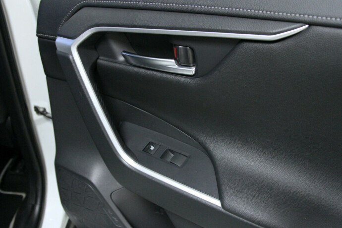 toyota-rav4-elektrisitetbensin-2019-big-3