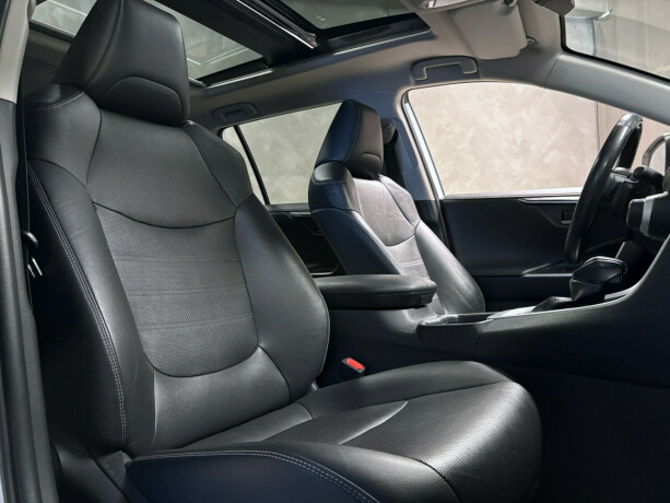 toyota-rav4-elektrisitetbensin-2019-big-5